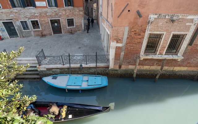 Apartments in San Marco with Canal View