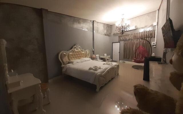 Tuk Tuk Trat Hostel