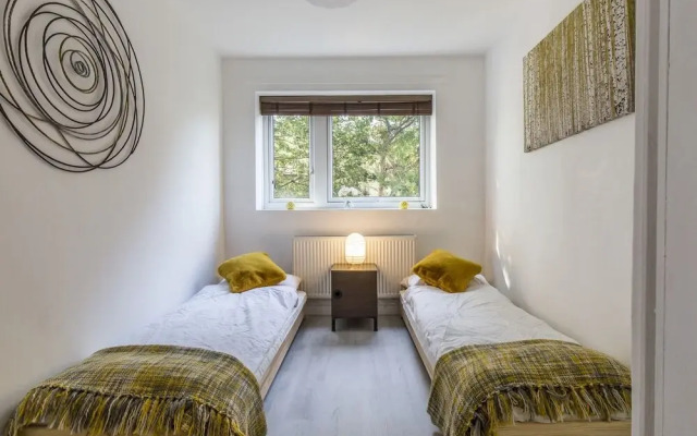 Recently Renovated 2BR Flat in South East London