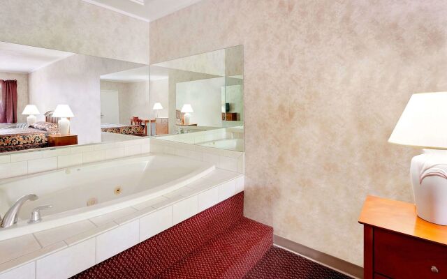 Super 8 by Wyndham Traverse City