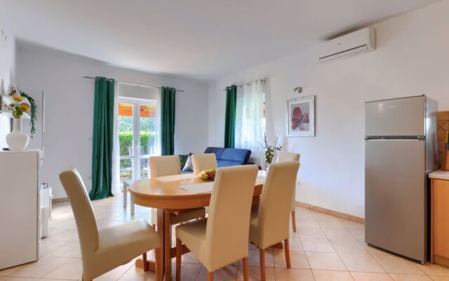 Apartment Mir Dorio