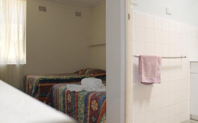 Hawaiian Sands Motor Inn