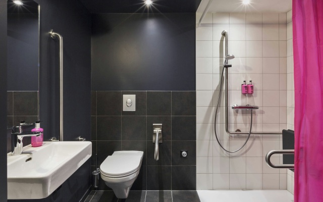 Moxy Lausanne City - Image 7