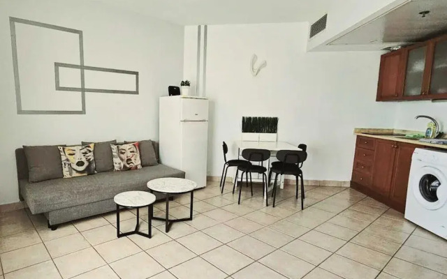 SHaYaSH apartments Leonardo Bat-Yam