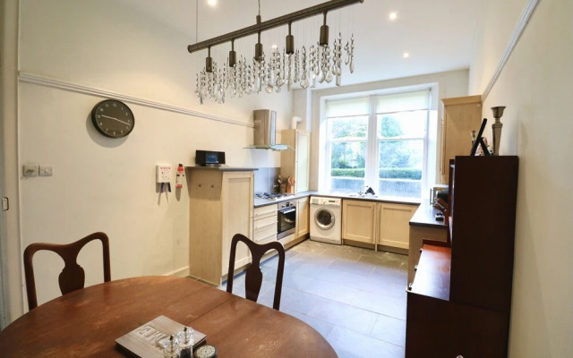 Period Deco flat in west end