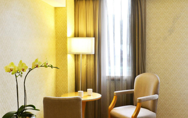 Apollo Hotel