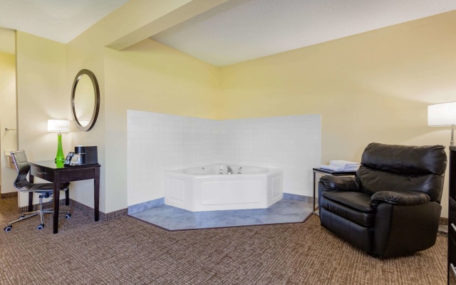 Emmetsburg Hotel and Suites