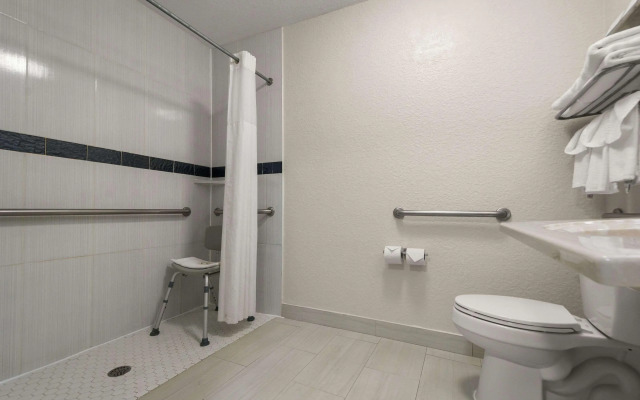 Quality Inn - Near Serenoa Golf Club