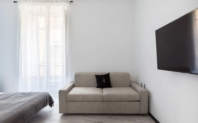 A World Aparts - The Artist's Suite