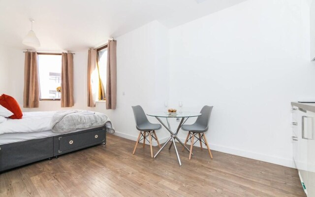 Central and Modern Studio in lively Liverpool