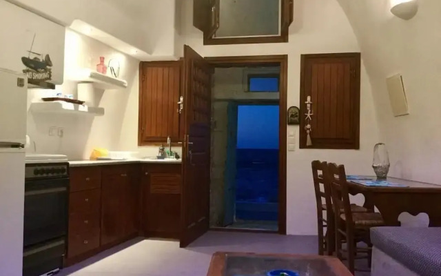 Tzannis Cave House