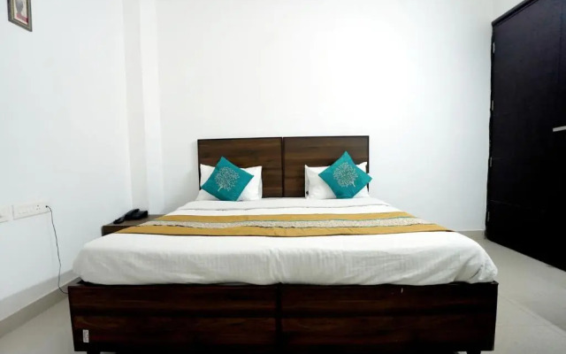 OYO Flagship 70002 Gupta Residency