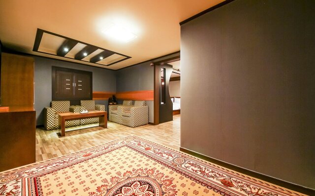 J Hotel Suwon