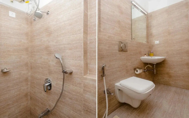 OYO 30597 Pleasant Apartment Malad East