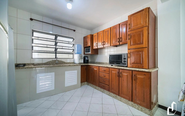 Casa 03 Dormitórios Climatizados com Berço Incluso