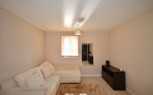 Bright 2 Bedroom Flat in Bedminster