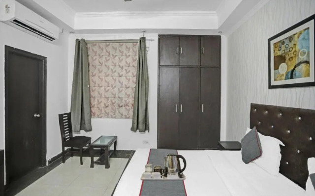 OYO Townhouse 764 Hotel Happy Keys Townhouse