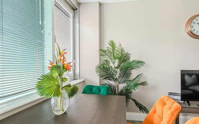 Bright Charming Condo Short Walk to Beach Pier