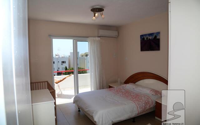 Amathusia Sweet Beach Apartments