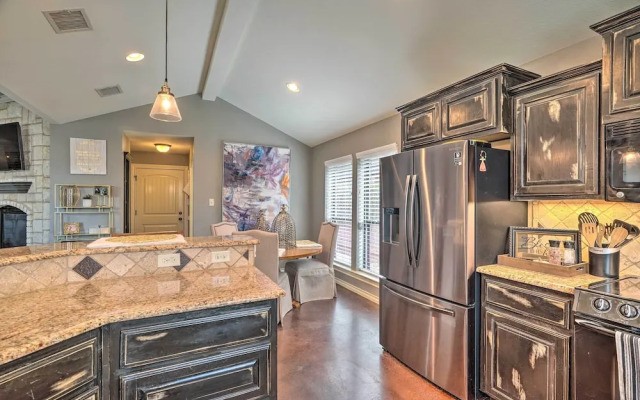 Luxe Midland Retreat w/ Patio, Grill & Yard!