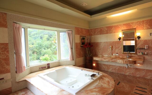 Regale Villa Hotel