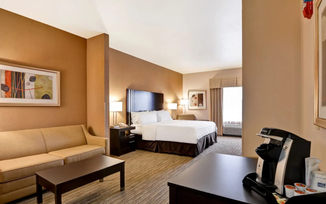 Holiday Inn Express & Suites New Berlin by IHG