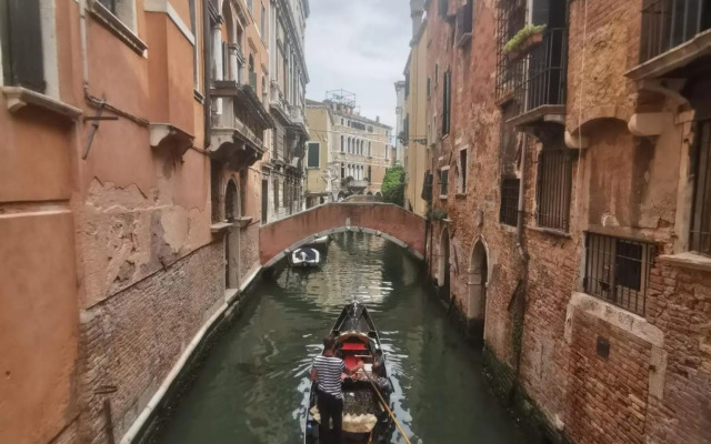 Canal View Studio Flat