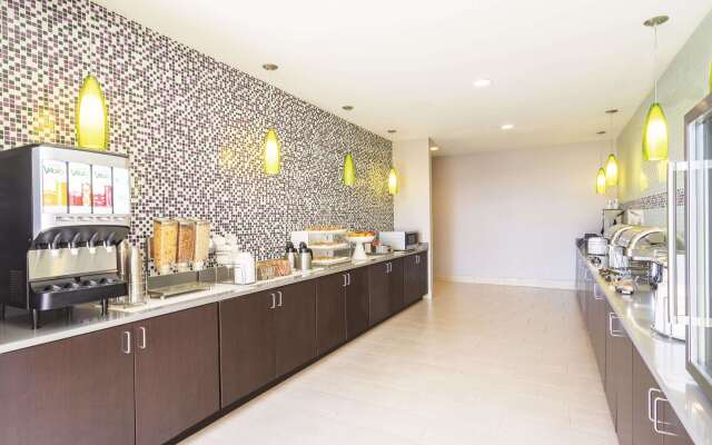 La Quinta Inn & Suites by Wyndham Memphis Downtown