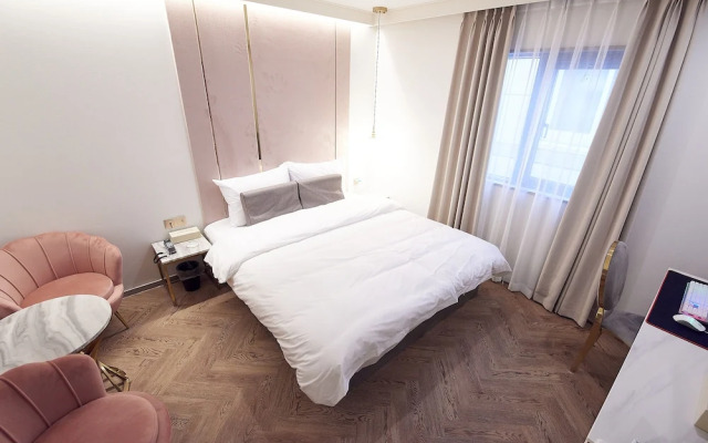 Den Basta Signature Hotel