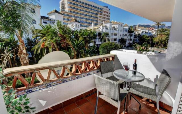 TIMON II, Luxury 3 bedroom Beachside Apartment