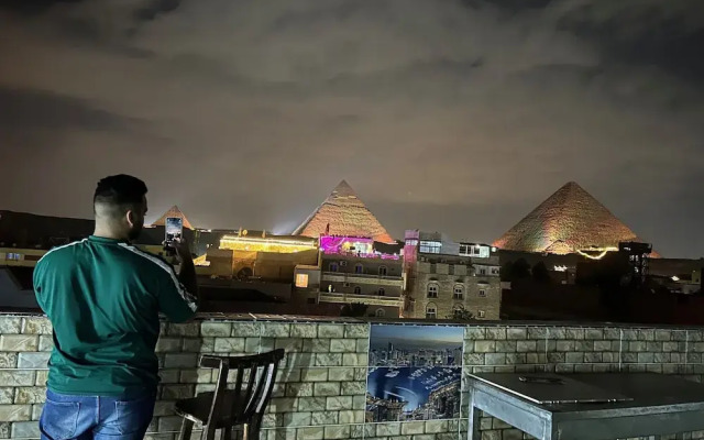 Falcon pyramids inn