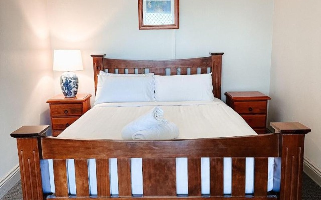 Central Hotel Stroud – Guest Rooms – Stroud