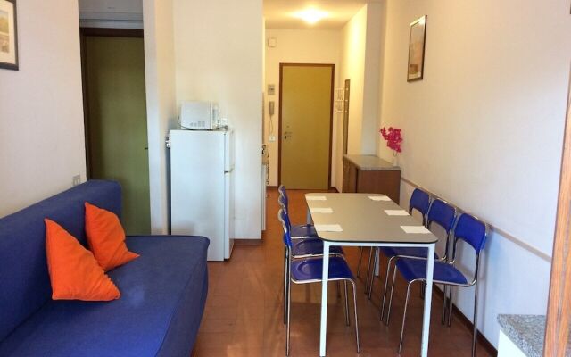 Nice Three-bedroom Flat With Balcony