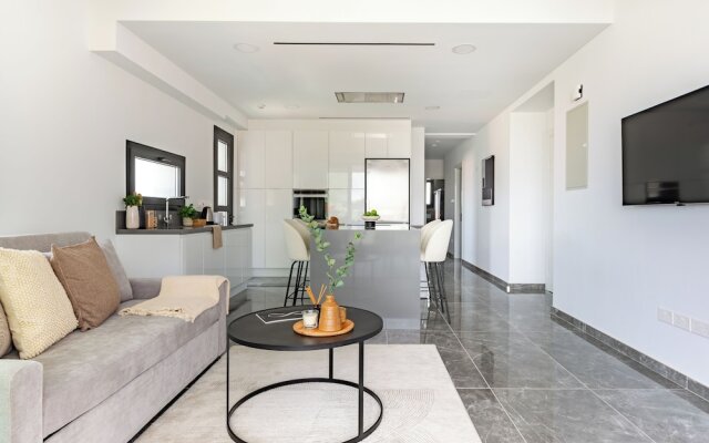 Sanders Evolution 2 Sweet 2 Bedroom Apartment With Balcony