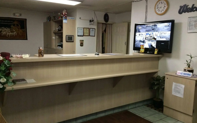 Red Carpet Inn - Opelika