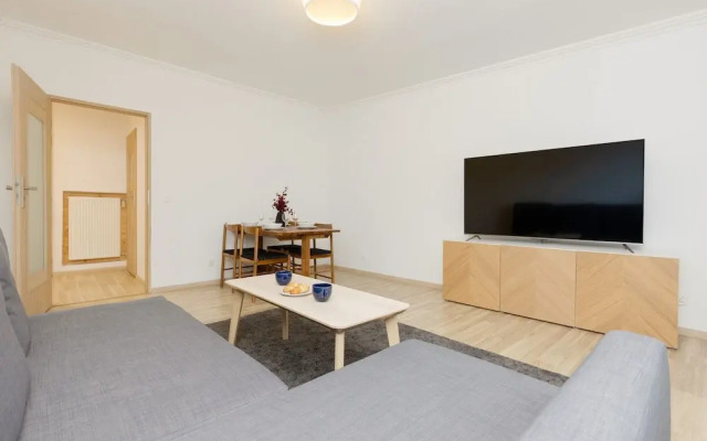 Modern Two-bedroom Warsaw by Renters
