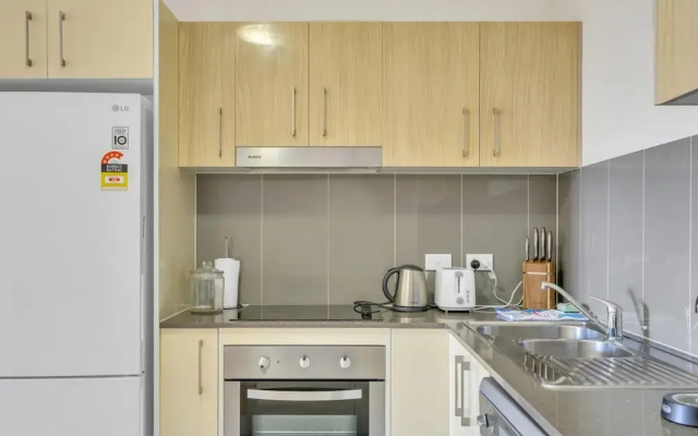 Bright 2-bed With Private Balcony & Serene View