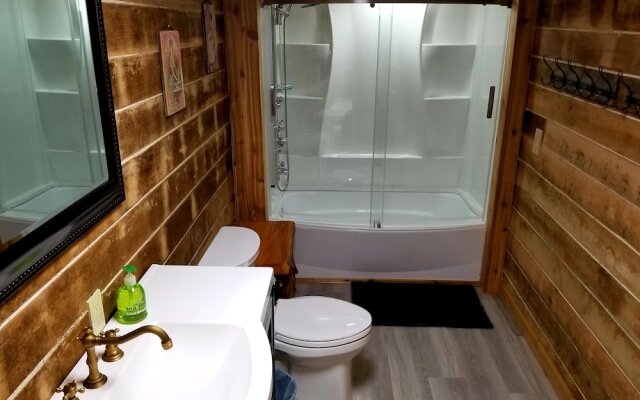 Bear Creek Lodge and Cabins in Helen Ga - Pet Friendly, River on Property, Walking Distance to downtown Helen