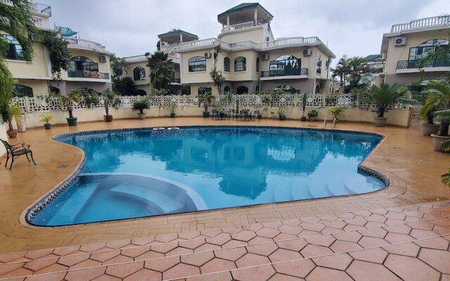 Mini-Mansion Villa Adjacent To The Beach