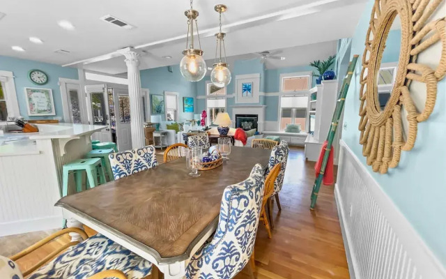 Breakers 3 Bedroom Home by RedAwning