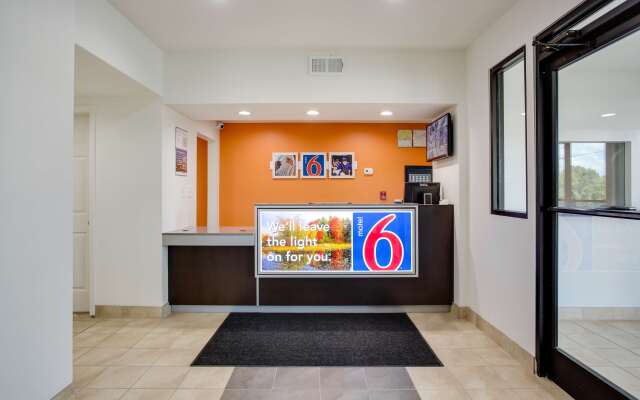 Motel 6 White House, TN