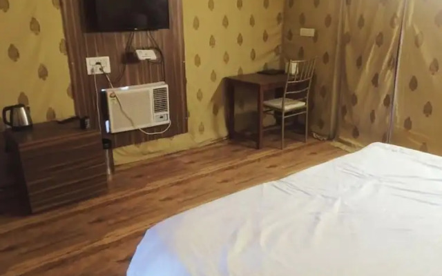 The Quila Camps & Resort