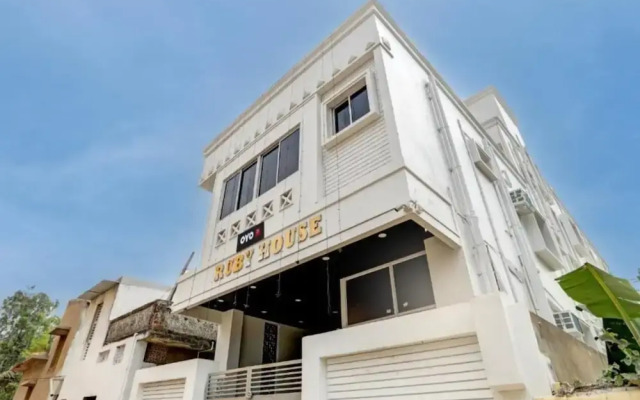 Goroomgo Ruby House Puri