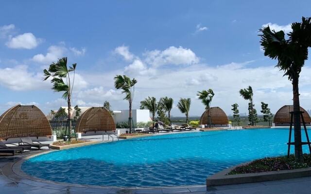 Urban Nomad at Almas Suites