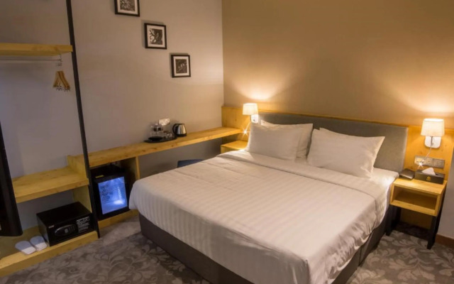 Redpine Boutique Hotel