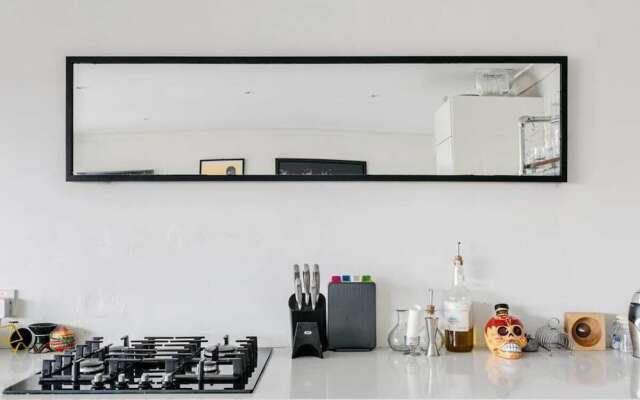 Spacious 1bed W/balcony, 15mins to Notting Hill
