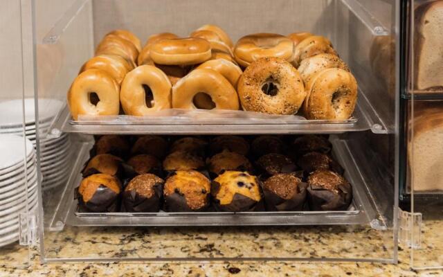 Crowne Plaza Newark Airport by IHG