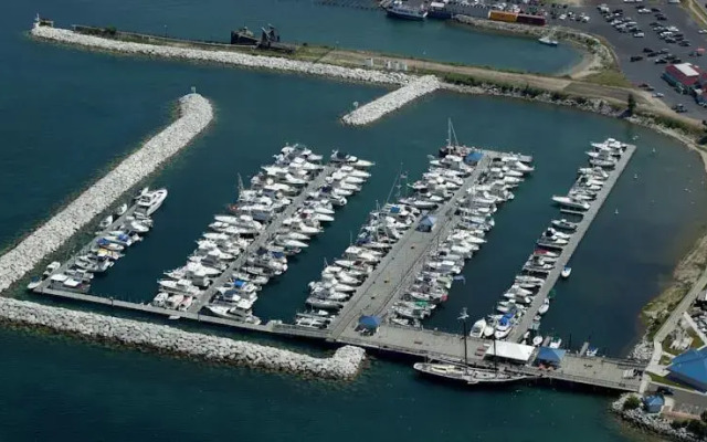 Breakers Resort Lakeside