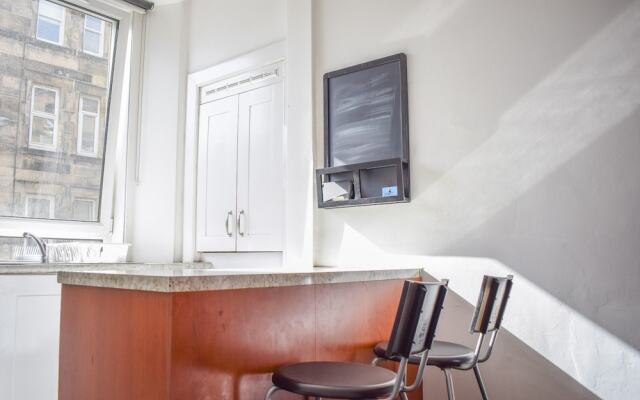 Bright 1 Bedroom Apartment in Edinburgh