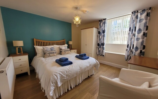 Llys Aeron Guest House